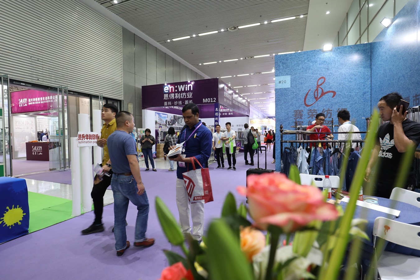 麂皮绒,麂皮绒现货,针织麂皮绒,弹力麂皮绒,空气层麂皮绒,麂皮绒复合羊羔绒,灯芯绒,灯芯绒面料,灯芯绒现货,韩国绒,仿麻布,金舵纺织