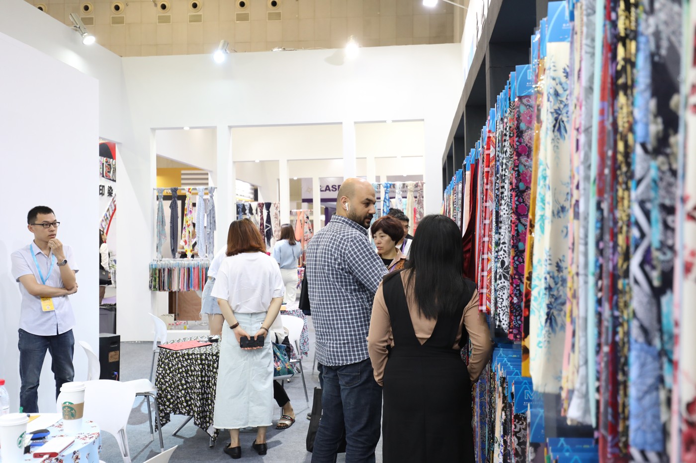 麂皮绒,麂皮绒现货,针织麂皮绒,弹力麂皮绒,空气层麂皮绒,麂皮绒复合羊羔绒,灯芯绒,灯芯绒面料,灯芯绒现货,韩国绒,仿麻布,金舵纺织