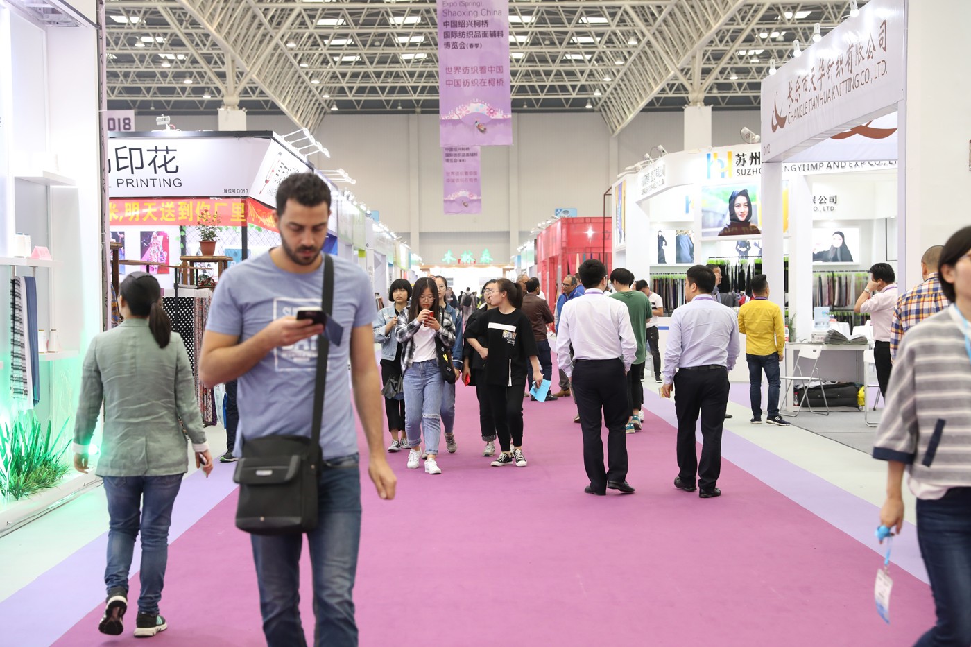 麂皮绒,麂皮绒现货,针织麂皮绒,弹力麂皮绒,空气层麂皮绒,麂皮绒复合羊羔绒,灯芯绒,灯芯绒面料,灯芯绒现货,韩国绒,仿麻布,金舵纺织