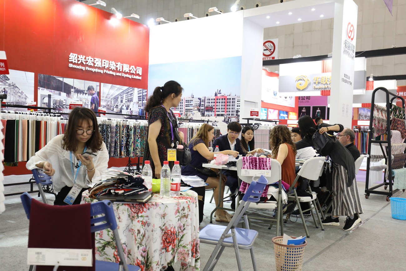 麂皮绒,麂皮绒现货,针织麂皮绒,弹力麂皮绒,空气层麂皮绒,麂皮绒复合羊羔绒,灯芯绒,灯芯绒面料,灯芯绒现货,韩国绒,仿麻布,金舵纺织