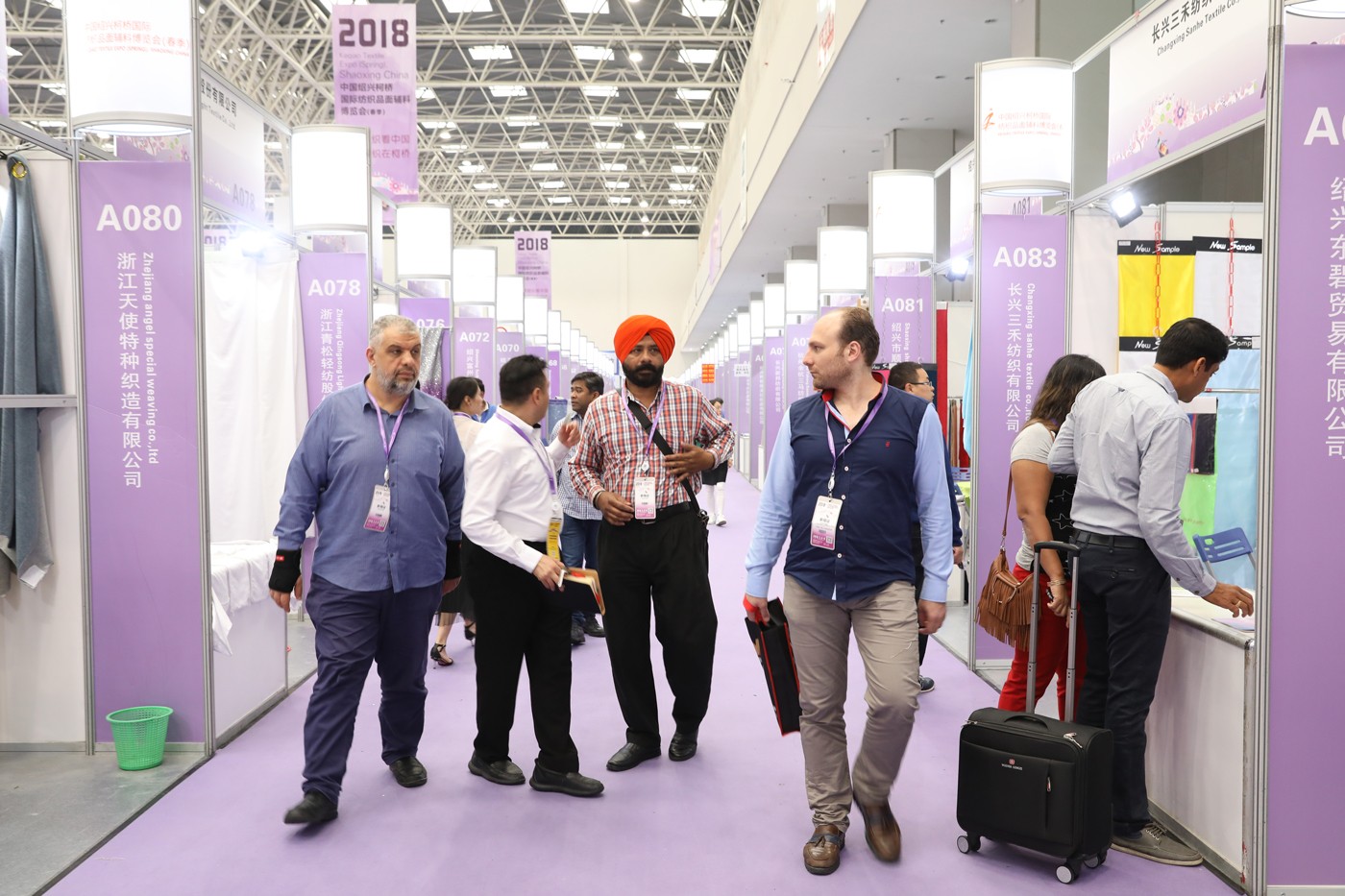 麂皮绒,麂皮绒现货,针织麂皮绒,弹力麂皮绒,空气层麂皮绒,麂皮绒复合羊羔绒,灯芯绒,灯芯绒面料,灯芯绒现货,韩国绒,仿麻布,金舵纺织