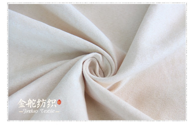 质地轻盈,手感柔软,毛感短细腻的纬向六枚麂皮绒