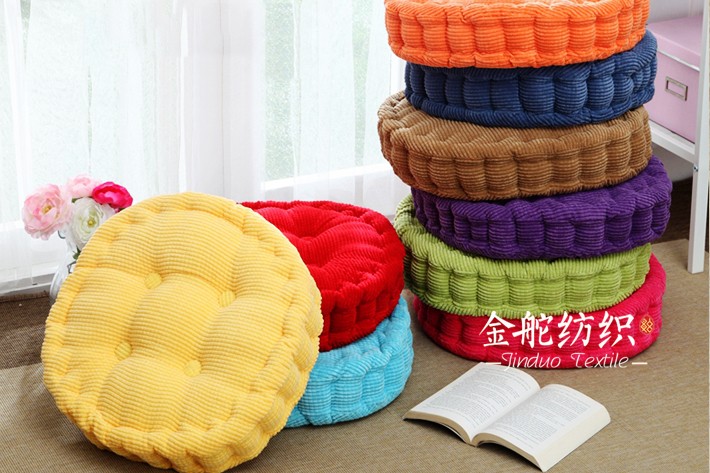 涤锦玉米粒灯芯绒面料在家纺中的应用，4.5条玉米粒做成的圆型蒲团坐垫