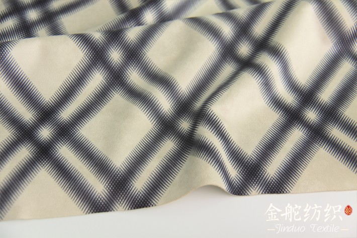 空气层麂皮绒,数码印花加工,略有弹性,穿着舒适,悬垂型好! 空气层麂皮绒,数码印花加工,略有弹性,穿着舒适,悬垂型好!