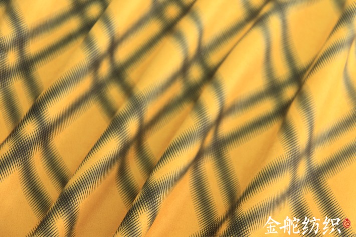 空气层麂皮绒印花，姜黄色效果